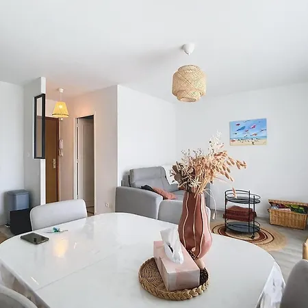 Cosy Pour 4, A 2 Pas De La Avec Balcon ! - Fr-1-236-161 Apartment Cucq